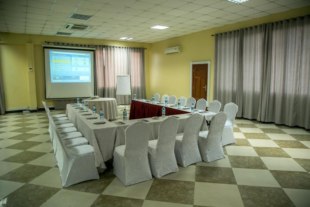 Kebbys Hotel Dar es Salaam Zewnętrze zdjęcie