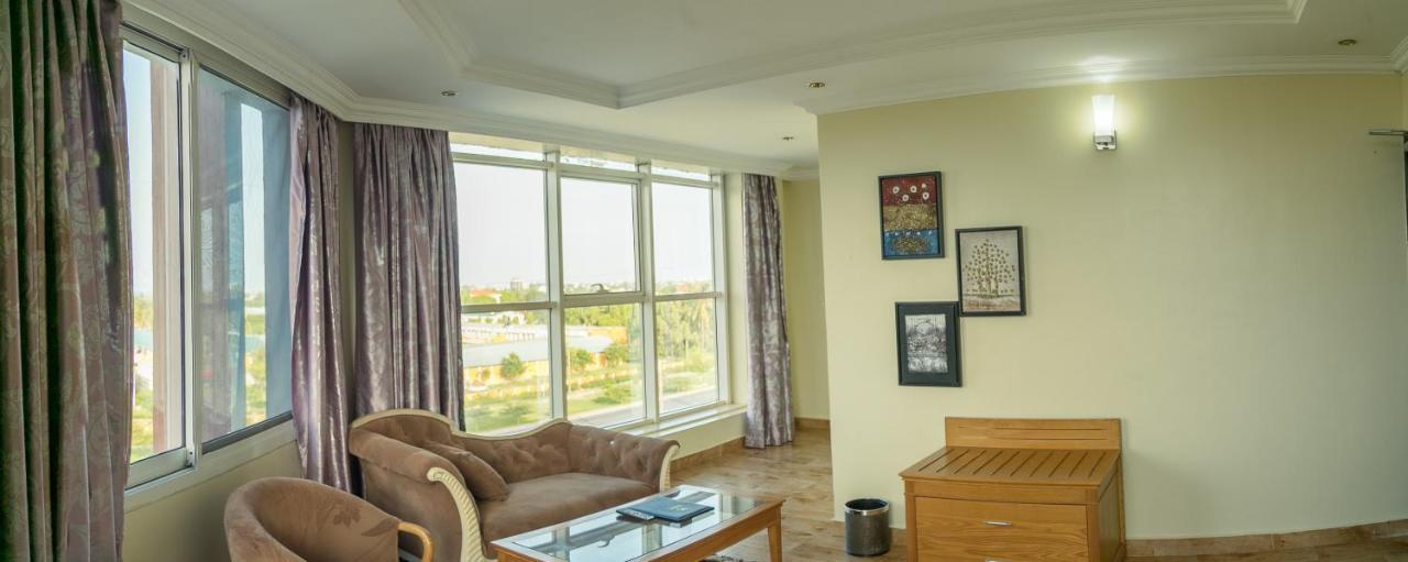 Kebbys Hotel Dar es Salaam Zewnętrze zdjęcie