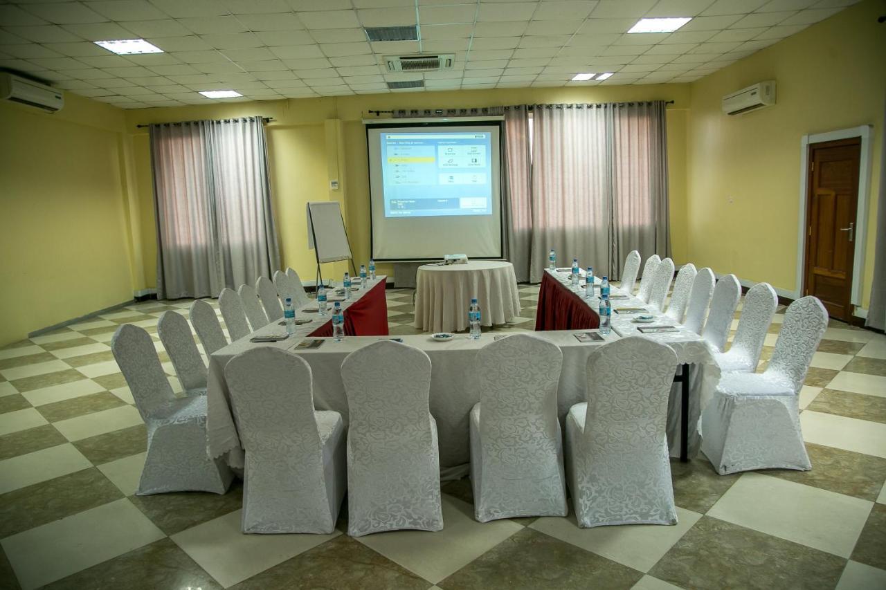 Kebbys Hotel Dar es Salaam Zewnętrze zdjęcie