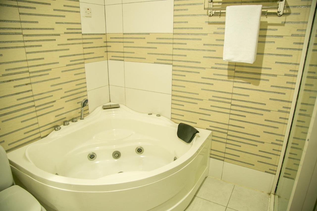 Kebbys Hotel Dar es Salaam Zewnętrze zdjęcie